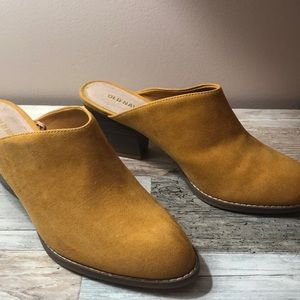 Suede mule shoes